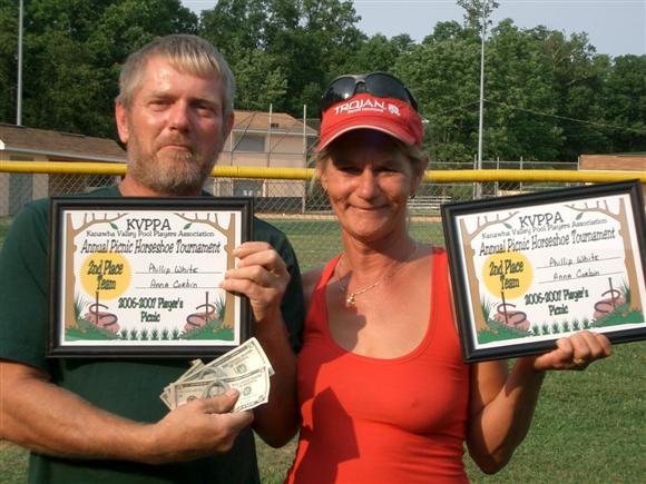 Horseshoes 2nd place: Phillip & Anne